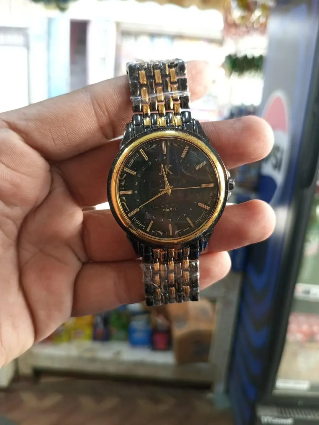 Quartz Watch with Gold Plated Dial and Chain Strap