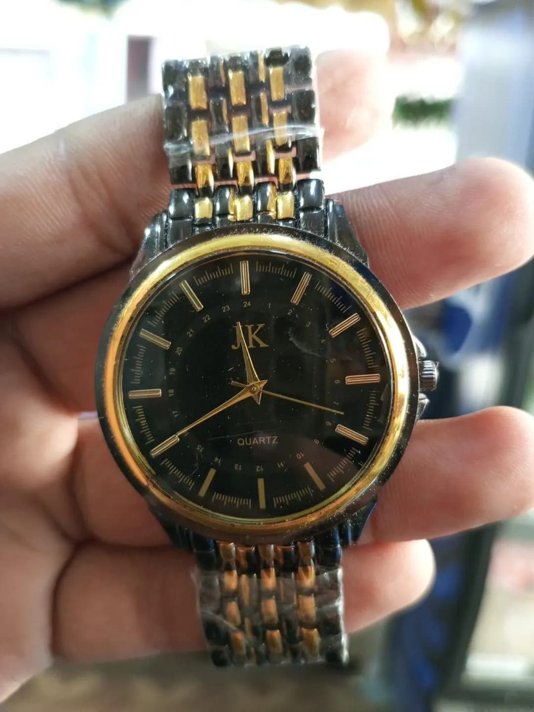 Quartz Watch with Gold Plated Dial and Chain Strap