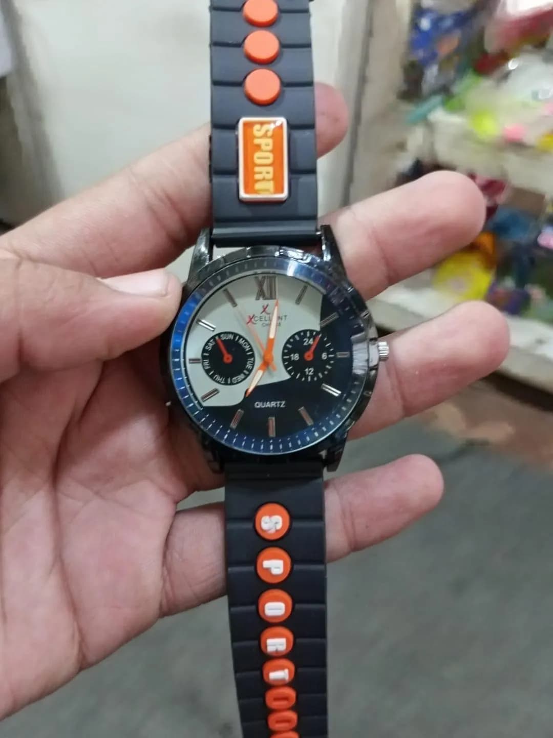 Sport Style Quartz Wristwatch with Dual Tone Dial