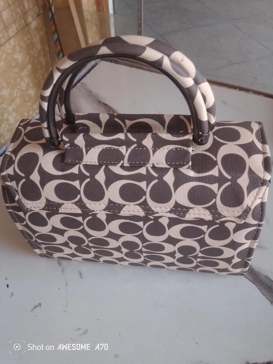 Stylish Leather Handbag for Women with Classic Pattern