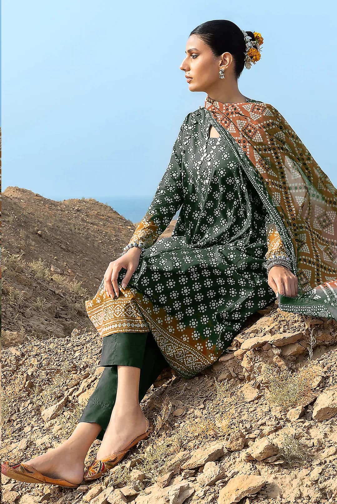 3 Pcs Women's Unstitched Printed Suit