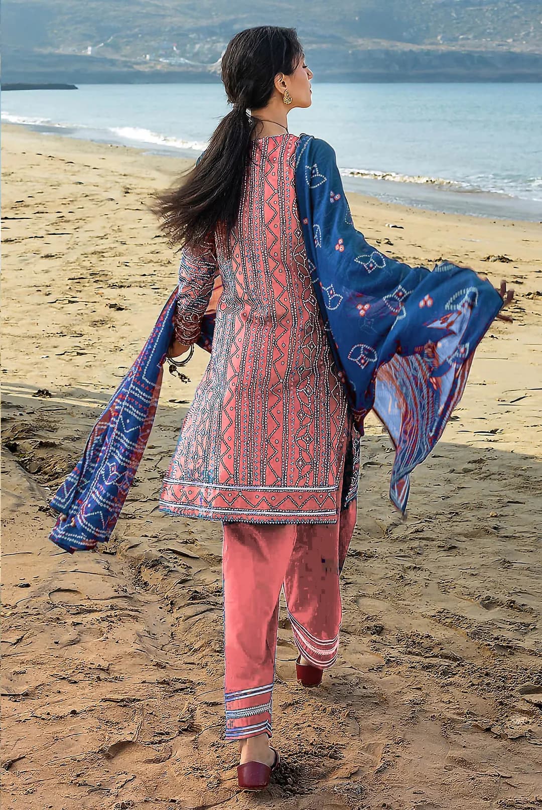 3 Pcs Women's Unstitched Printed Suit